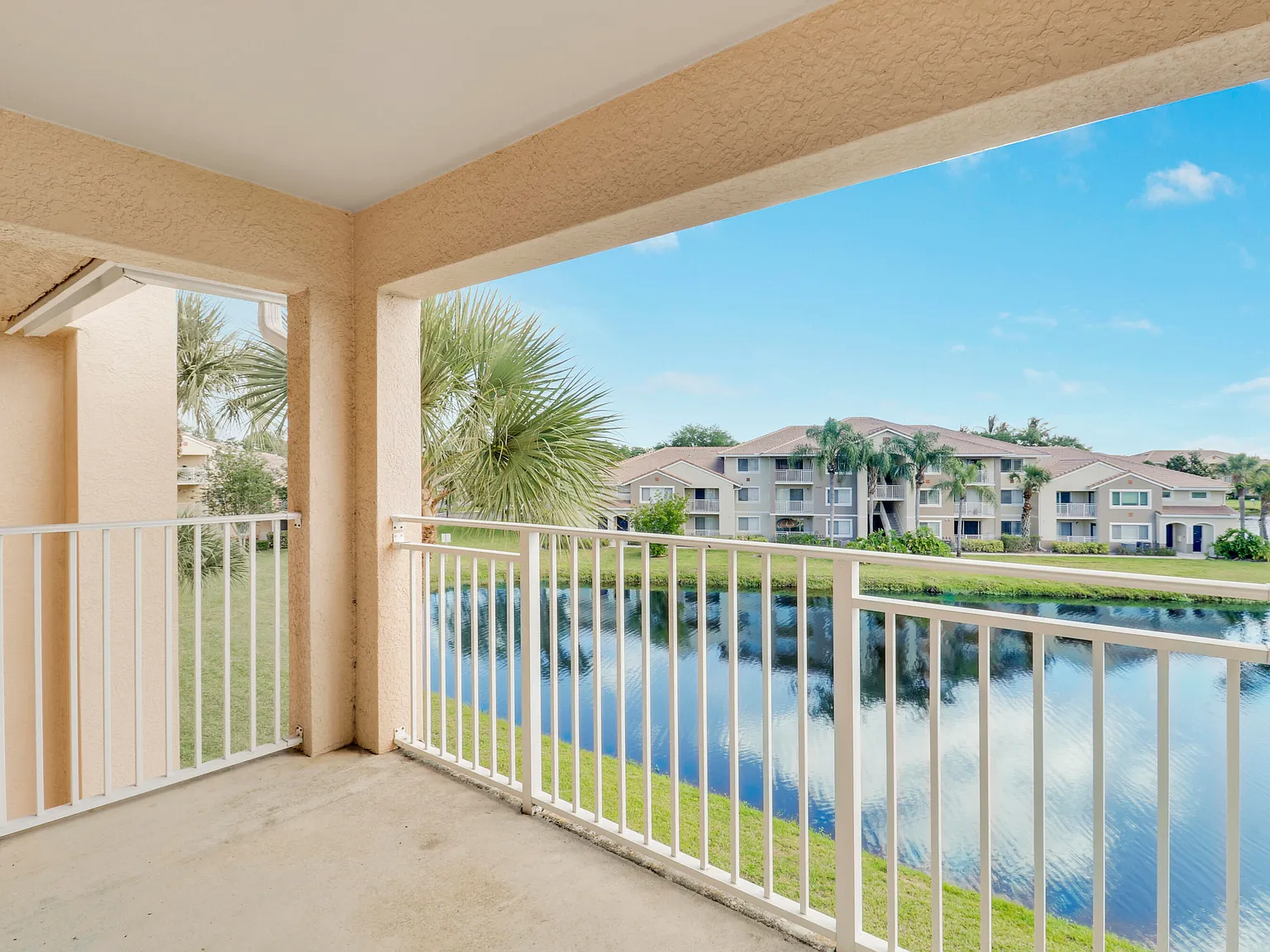 2 bed, 2.0 bath, 960 sqft, $1,950 — Photo 1