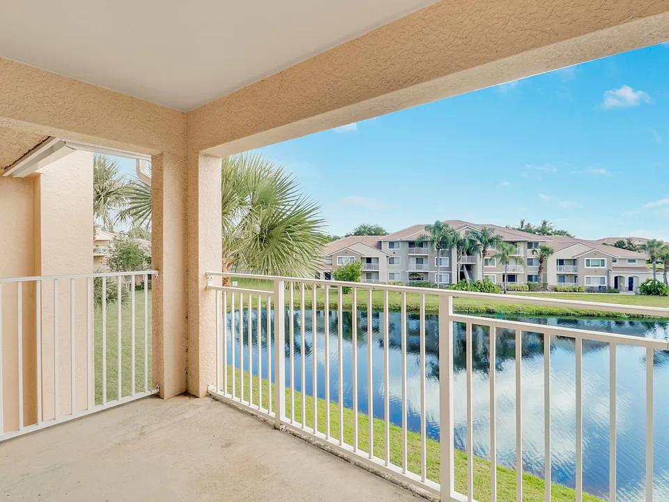 141 SW Palm Dr #306