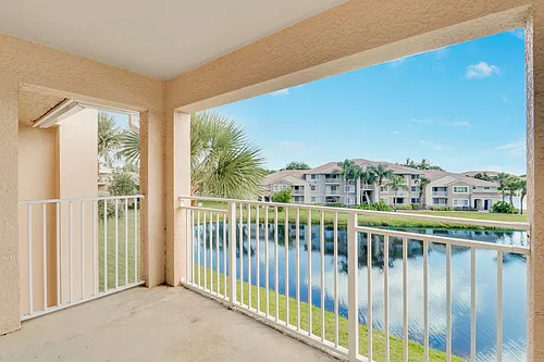 141 SW Palm Dr #306 Photo 1