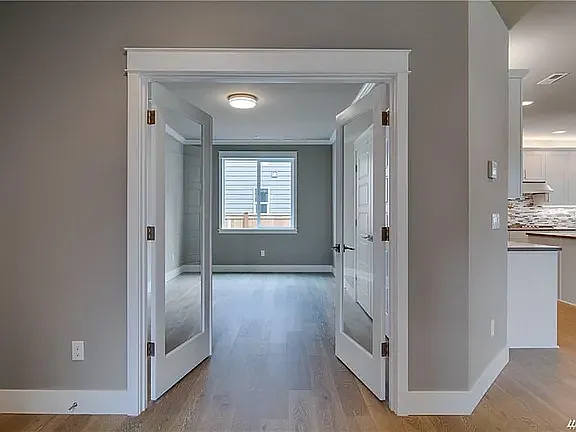 5 bed, 3080 sqft, $5,249 — Photo 2