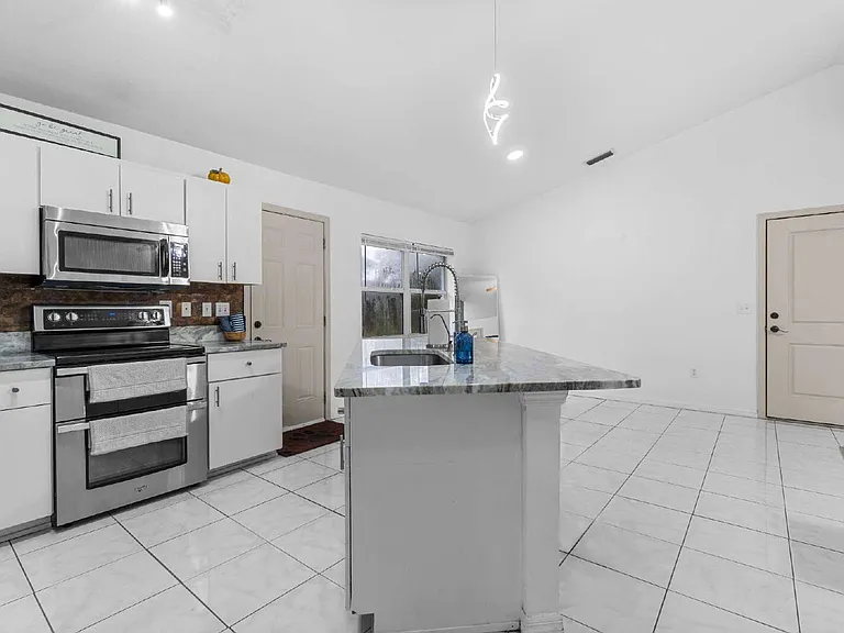 645 NW 65th St — Photo 16