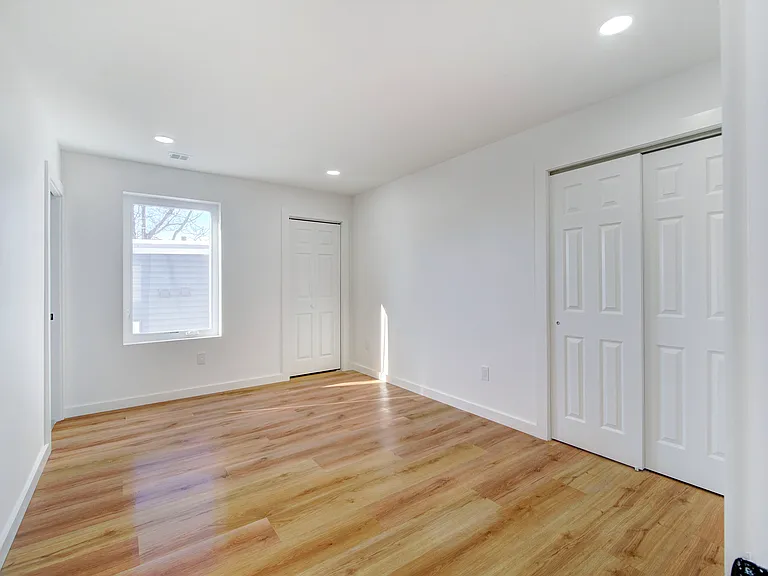 290 Leslie St #3 — Photo 5