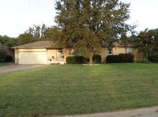 210 Cedar Dr, Manhattan, KS 66502