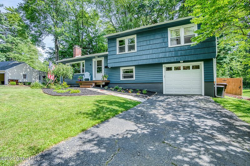3rd image of 53 Paxwood Road