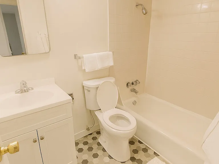 4411 Corliss Ave N #3 — Photo 8