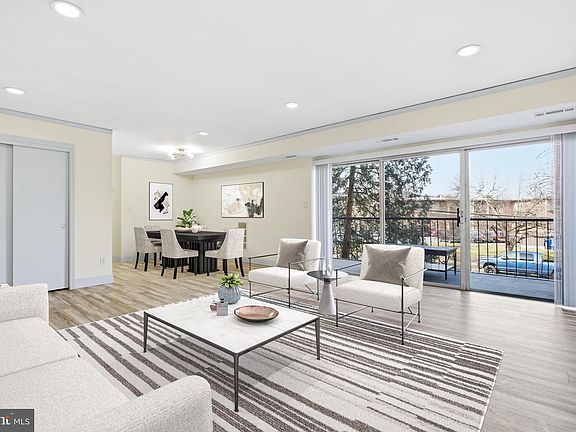 3rd image of 7609 Fontainebleau Dr APT 2206
