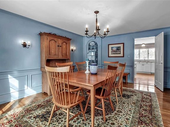 4th image of 15 Knollwood Ln
