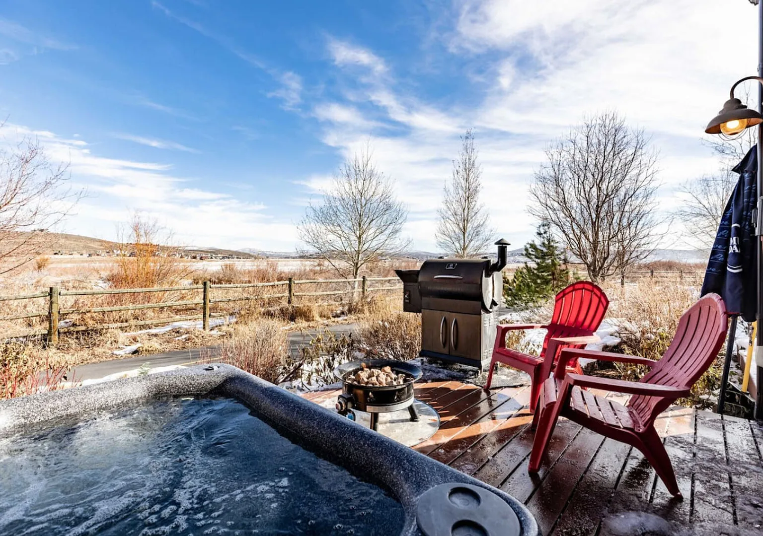 New! Mountain Retreat-Hot Tub, Views, Near Shops! — Photo 2