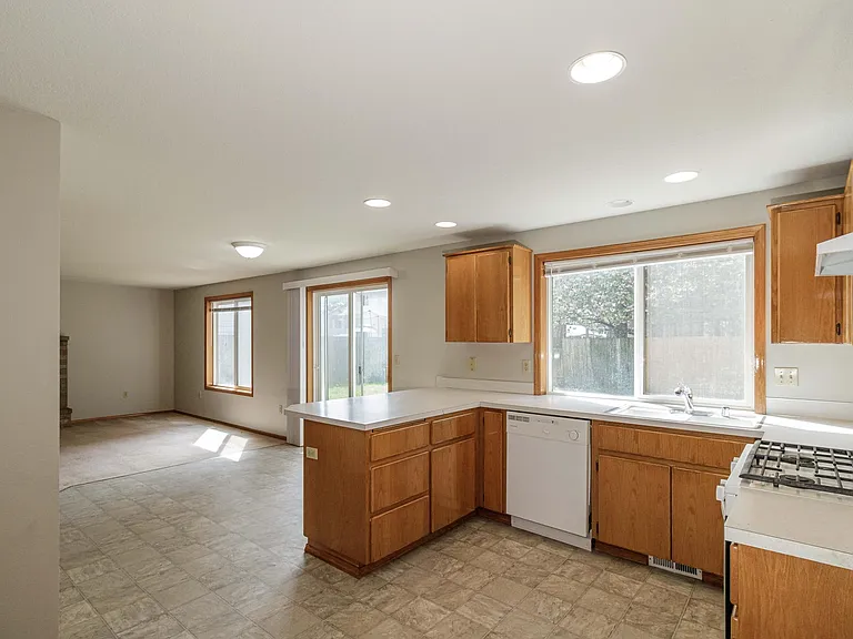 15709 NE 12th Way — Photo 11
