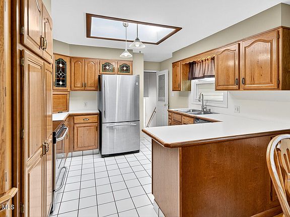 5th image of 161 Dahlia Street