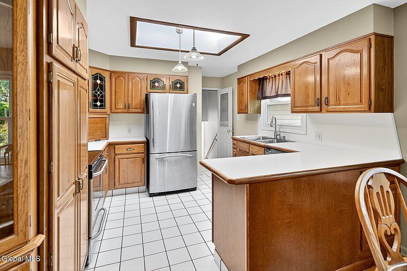 5th image of 161 Dahlia Street