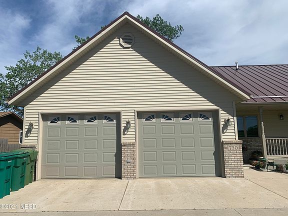 5th image of 730 N Lake Dr