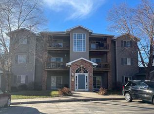 2825 Triple Crown Ln UNIT 8, Iowa City, IA 52240