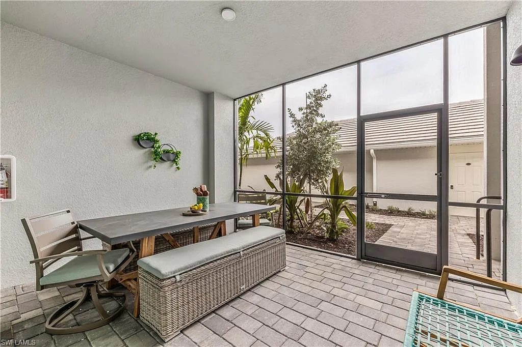 2 bed, 2.0 bath, 1355 sqft, $6,600 — Photo 2