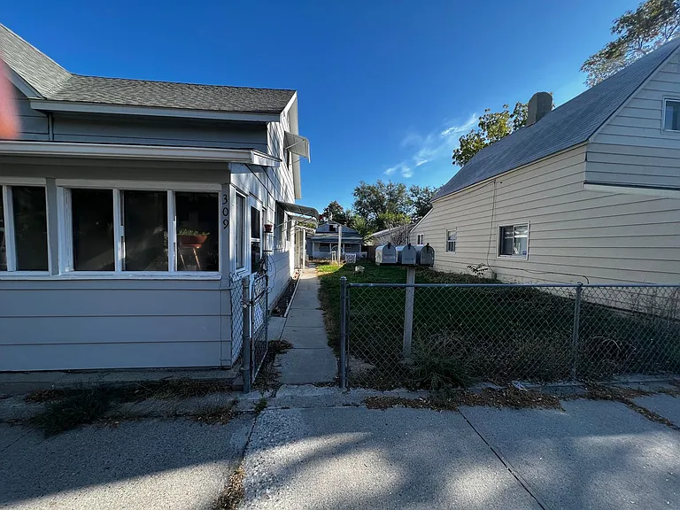 309 S 33rd St — Photo 1