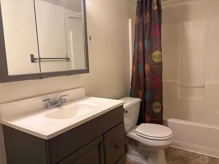 711 Clark Street Duplex — Photo 13