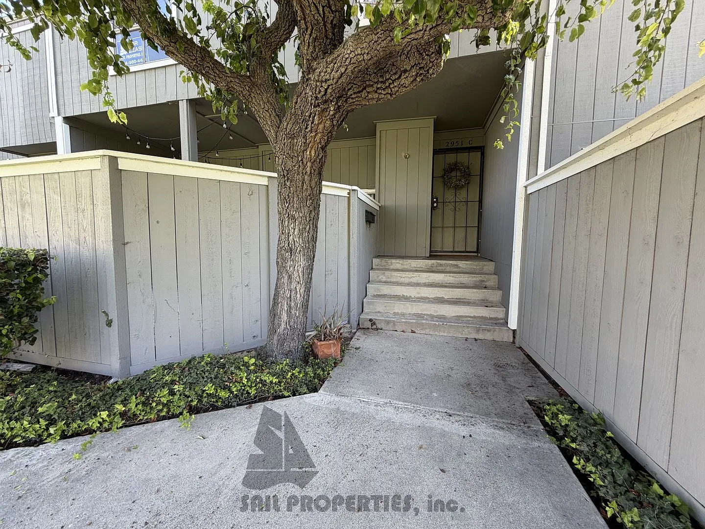 3BD, 2.5BA Condo in Santa Ana With A 2-Car Garage, Private Patio & Balcony — Photo 4