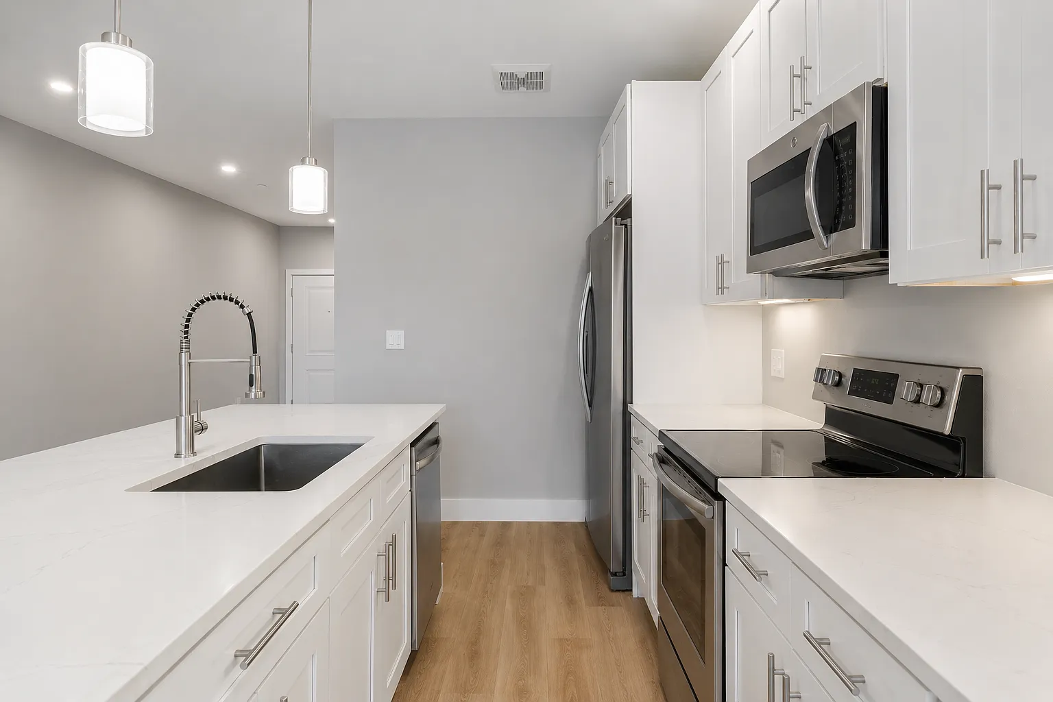 1 bed, $3,350 — Photo 4