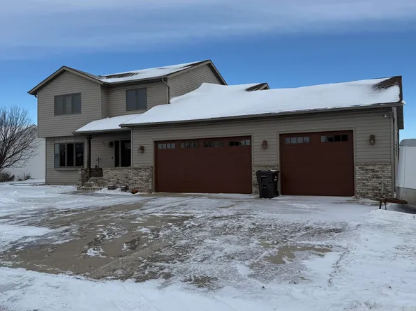 809 13th Ave SW, Jamestown, ND 58401