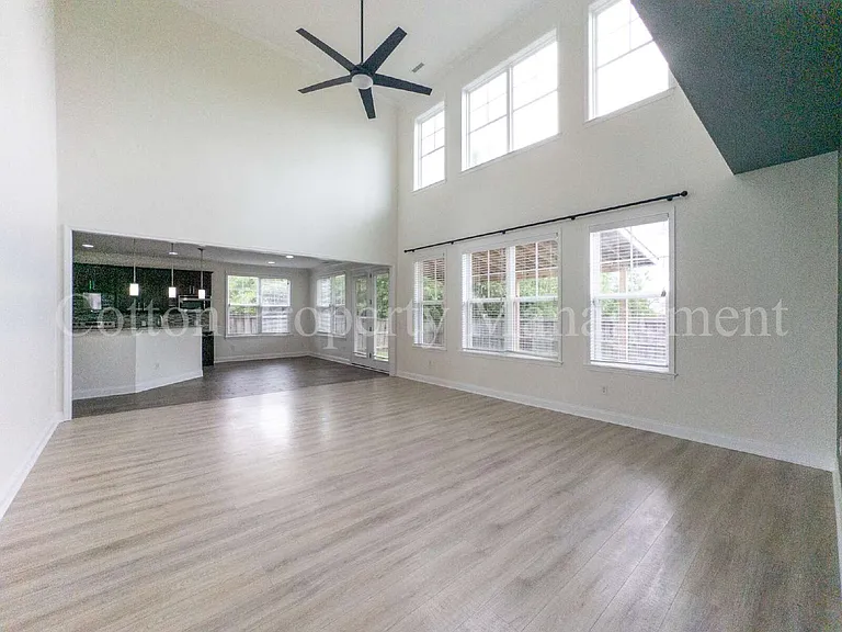 7445 Darius Dr — Photo 5