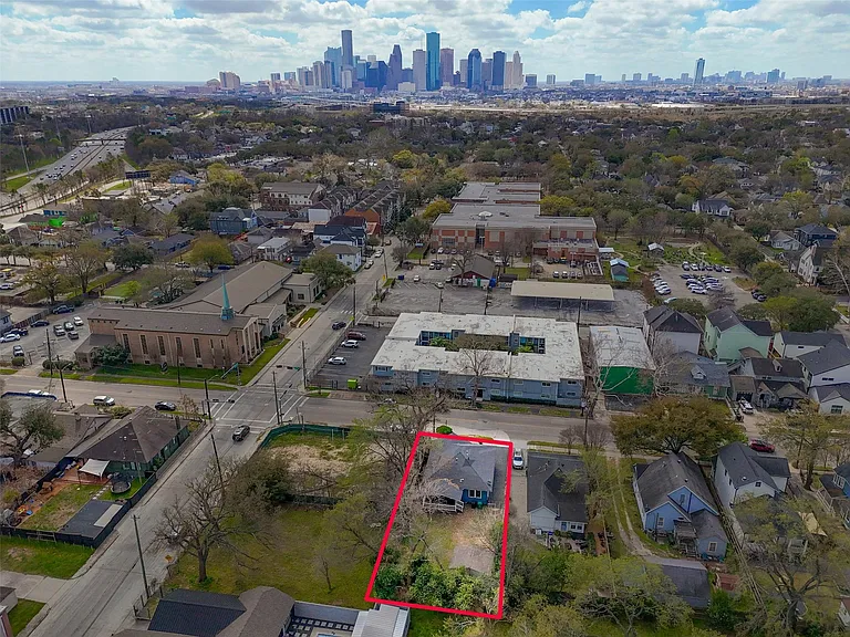 309 Pecore St — Photo 38