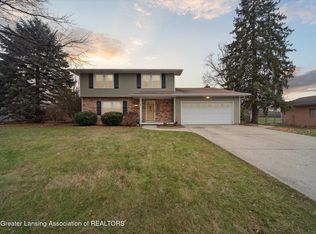 1415 Maycroft Rd, Lansing, MI 48917