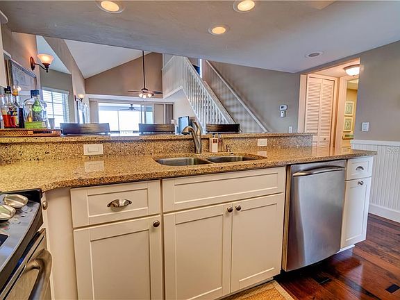 4th image of 7466 Palm Island Dr Building 29