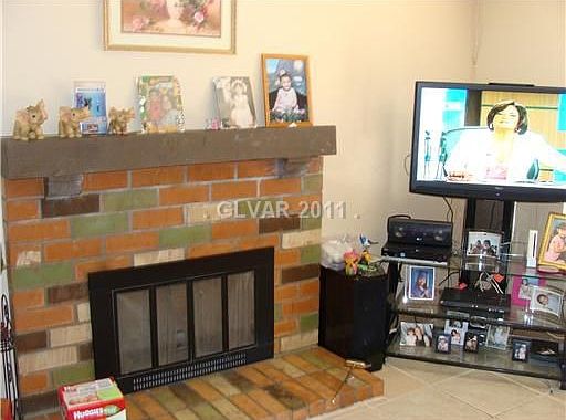 4th image of 5467 Burkshire Dr