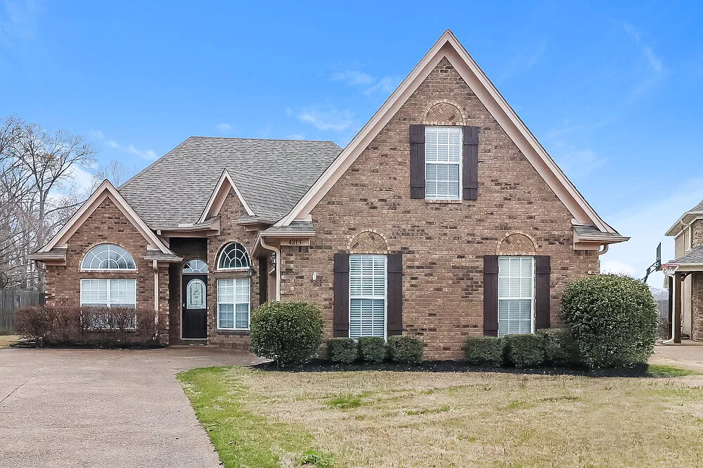3 bed, 2.0 bath, 2090 sqft, $2,205 — Photo 1