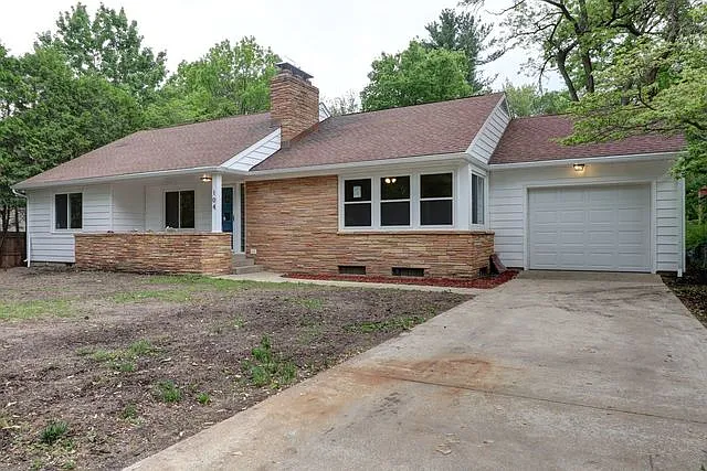 104 E George Huff Dr photo 1