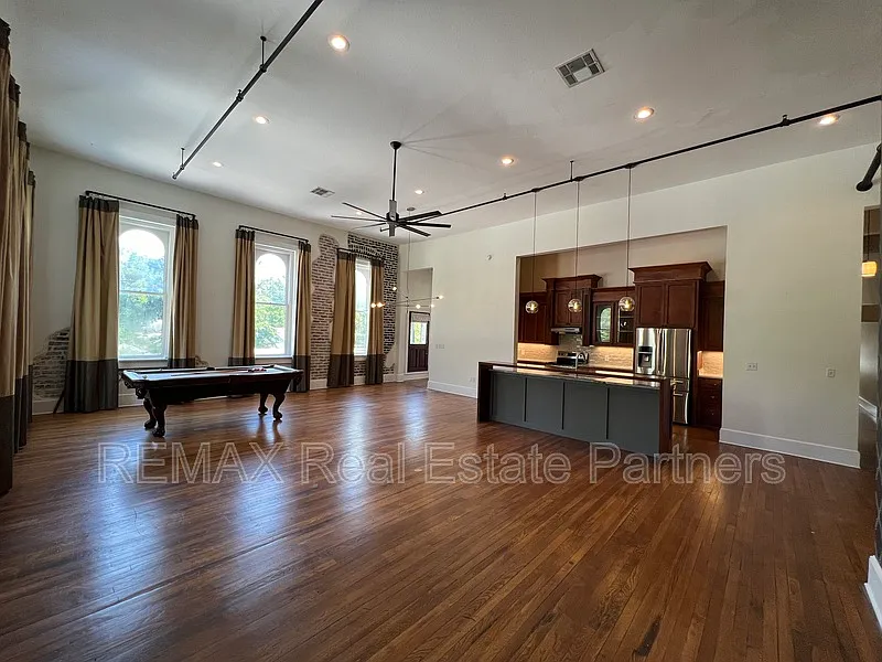 2 bed, 2.0 bath, 2000 sqft, $2,400 — Photo 3