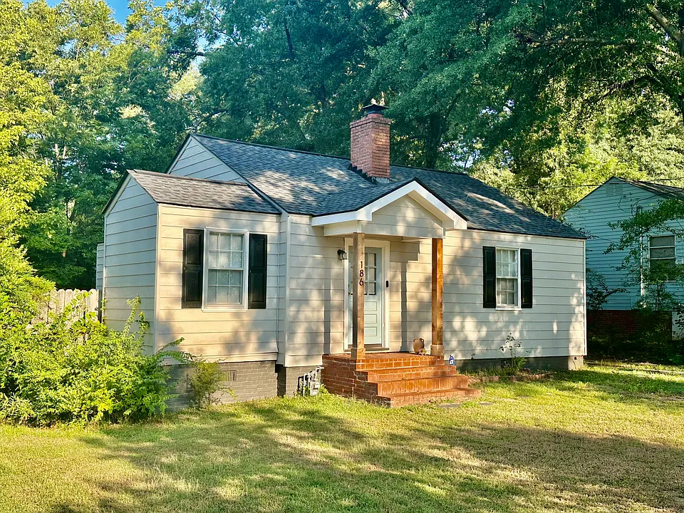 186 Aviation Rd SE