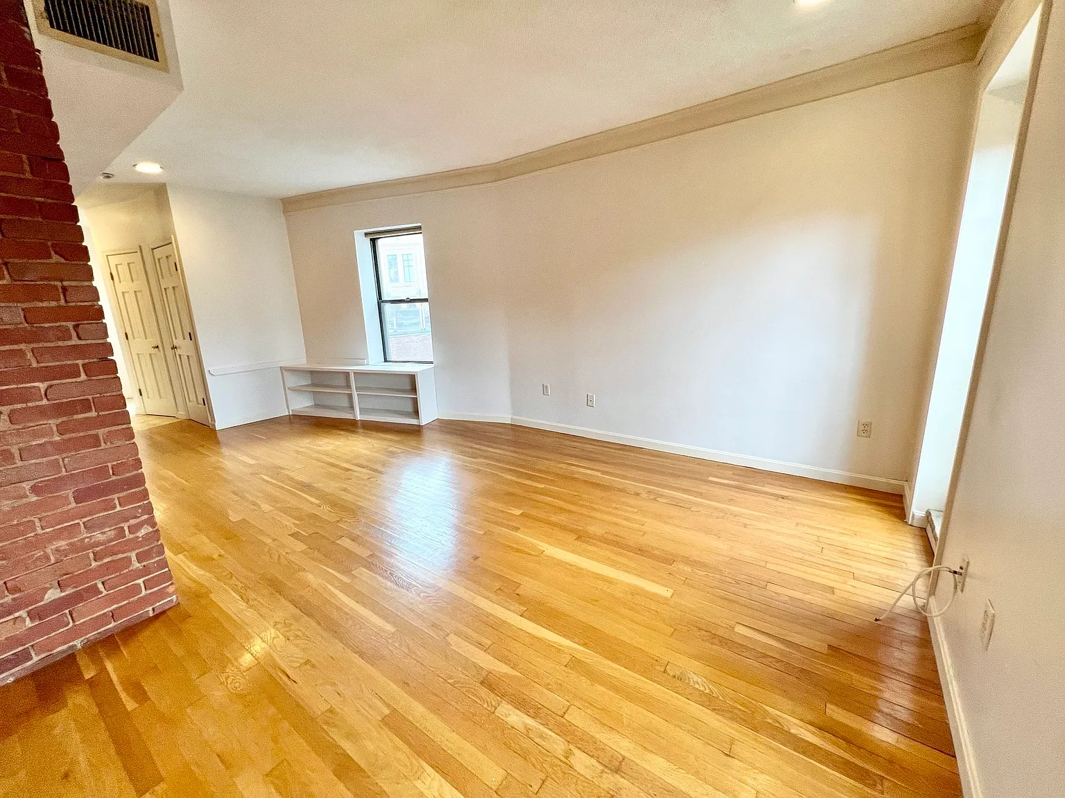 1 bed, 1.0 bath, 798 sqft, $2,900 — Photo 2