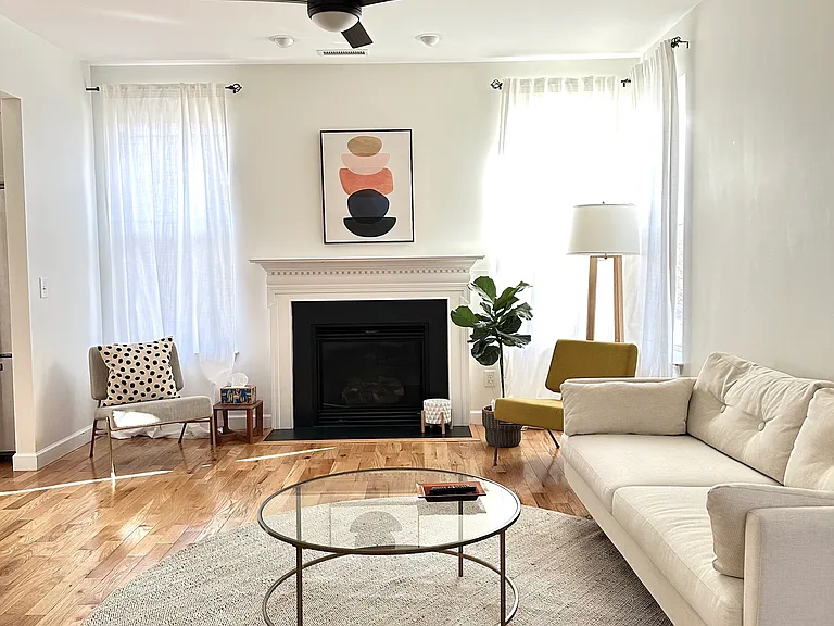 1820 Pear Tree Ln — Photo 1