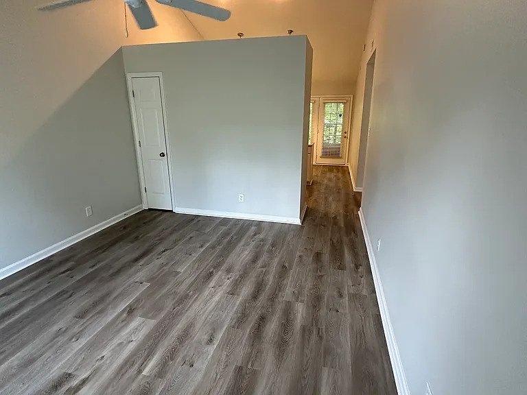 2651 Hitchcock Dr — Photo 2