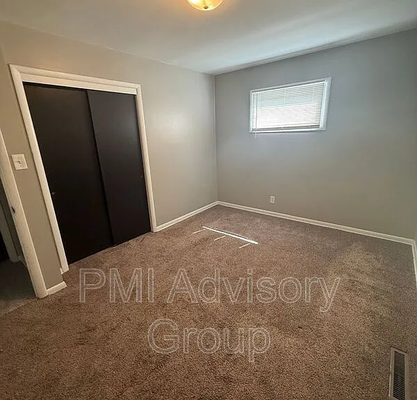 1220 SW 31st Ter — Photo 10
