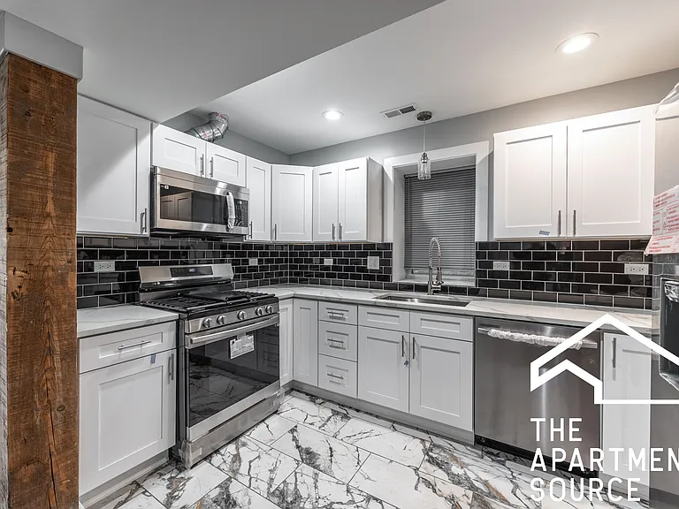 3328 W Congress Pkwy #G — Photo 5