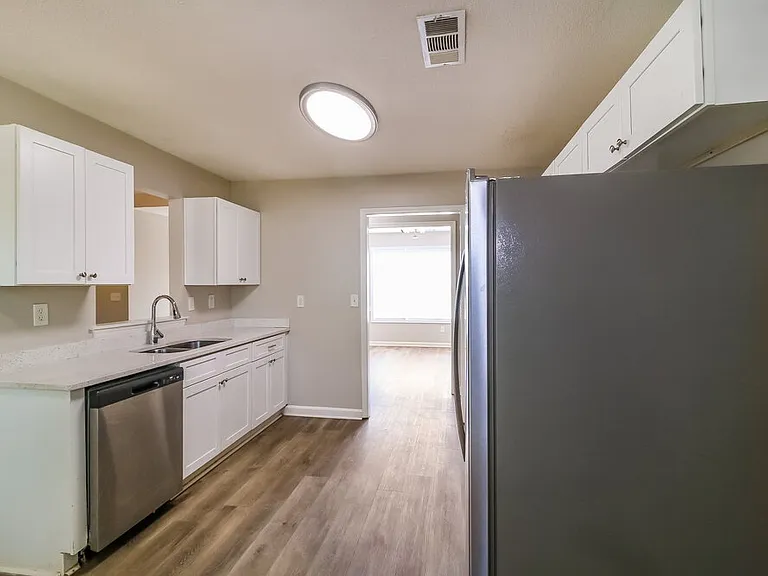 915 Castlerock Way — Photo 8