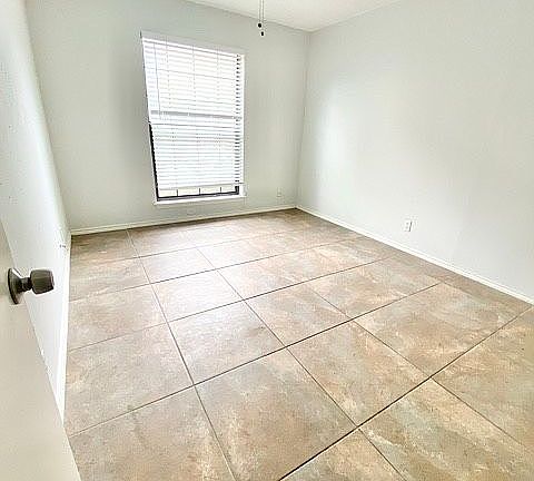 3rd image of 10537 Starcrest Dr