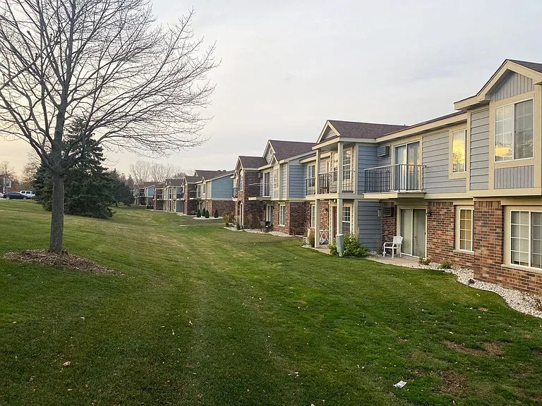 Wood Creek Apartments — Photo 59