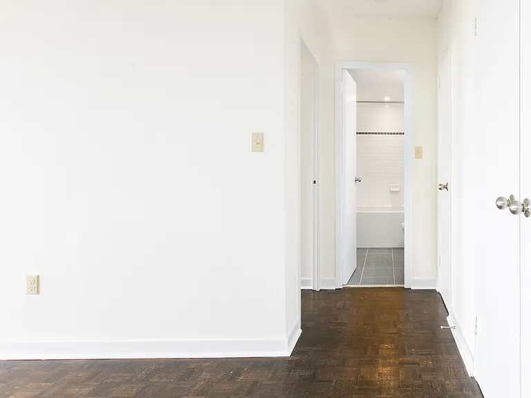 50 Graydon Hall Dr — Photo 24