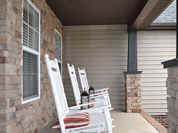 4th image of 101 Stoneledges Ln
