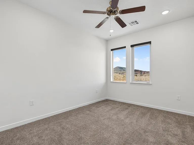 983 W State St — Photo 17