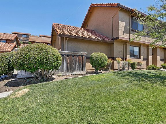3rd image of 323 Otono Ct