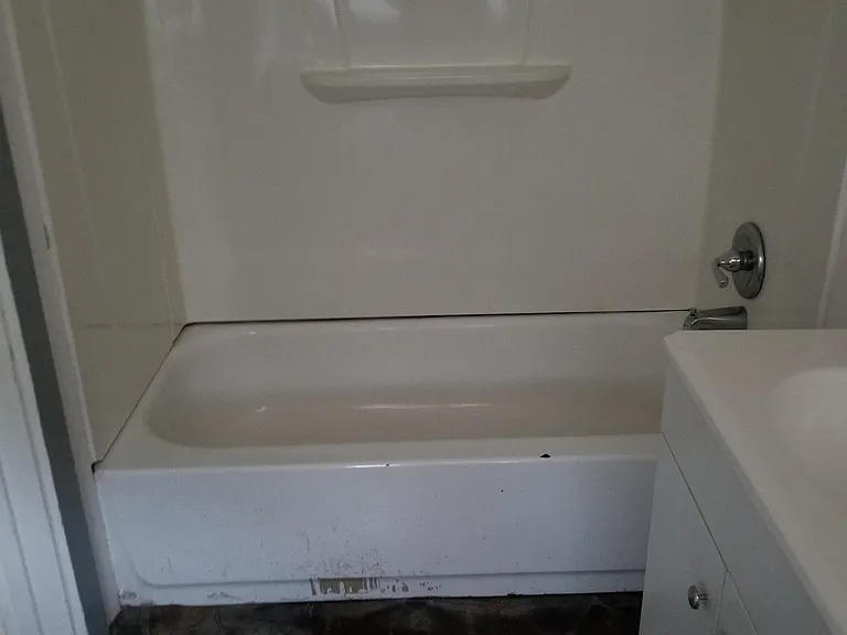 210 Eisenhower St — Photo 9