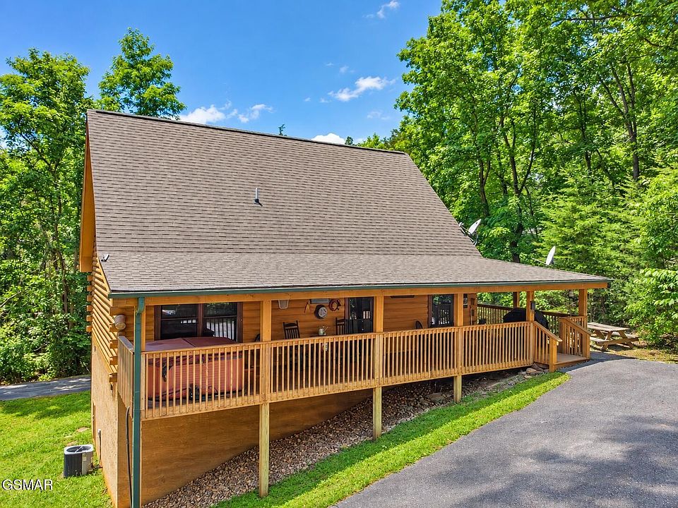 1st image of 2528 Fleming Way