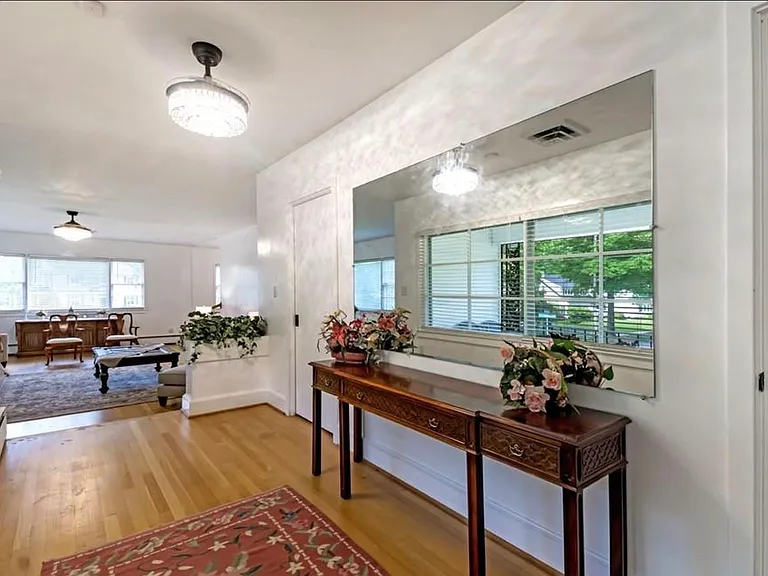 300 Edgedale Dr — Photo 26