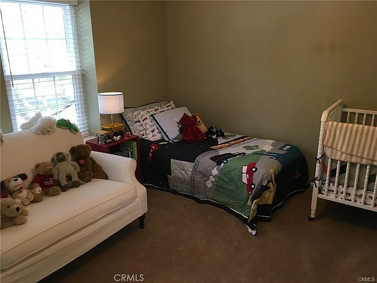 16 Goldstone — Photo 12
