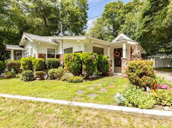 19 Carver St, Whitman, MA 02382