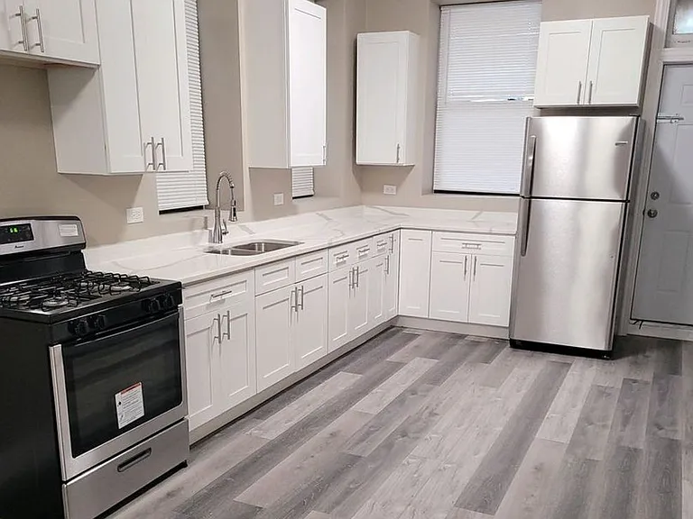 2230 S Sawyer Ave — Photo 1